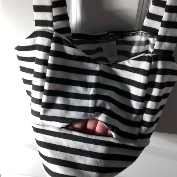 Striped crop top with cut out - Picture 2 of 3